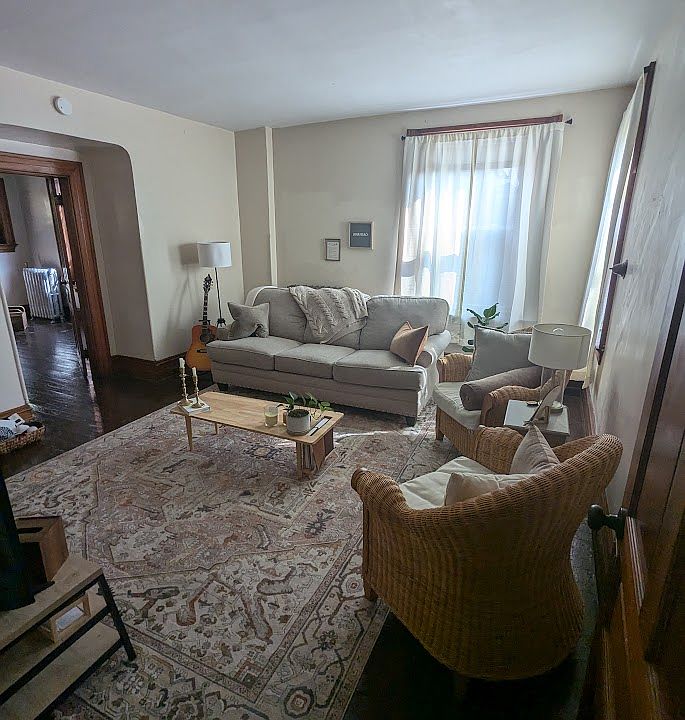 Hardwood floors, tall ceilings! Set up as a living room, can be used as a bedroom.