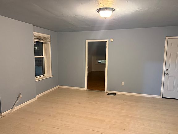 2nd image of 2160A Adams St