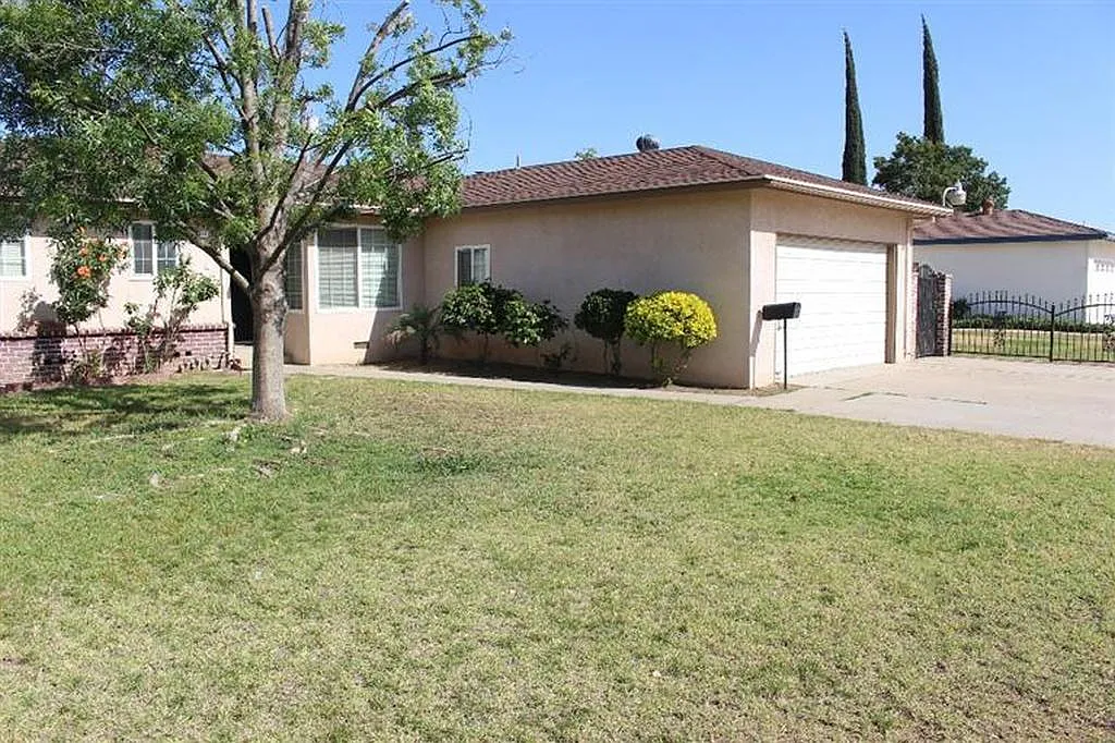 1611 Oxford Ave photo 1