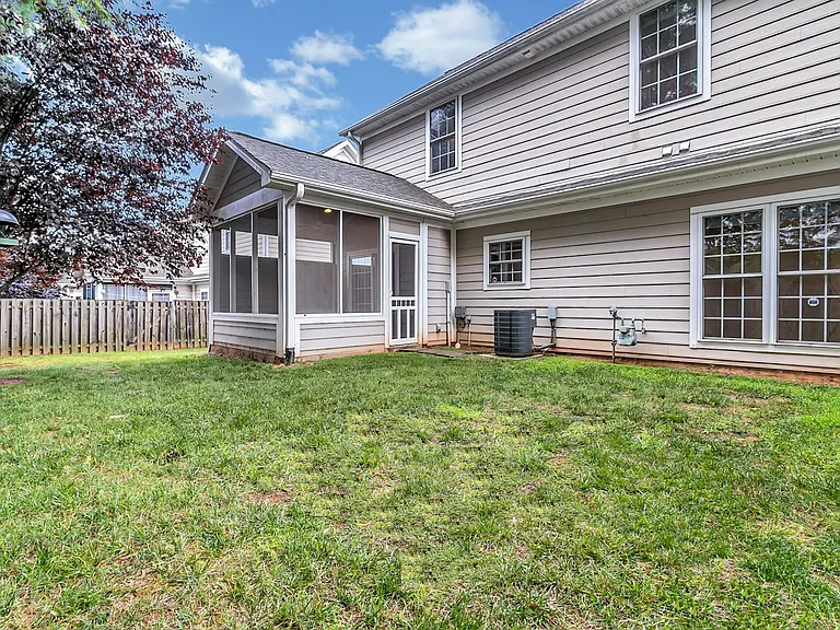 857 W Pointe Dr — Photo 24