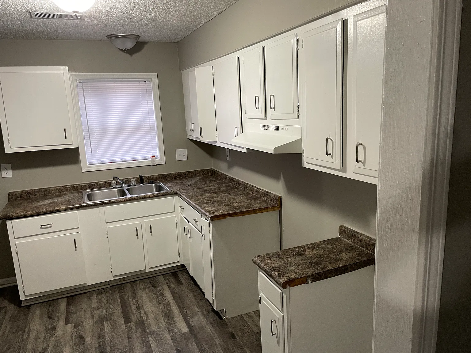 3 bed, 2.0 bath, 1132 sqft, $1,195 — Photo 3