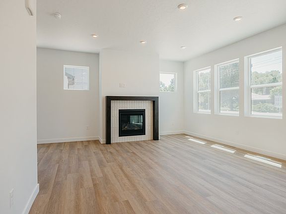 3rd image of 935 W Columbia Ct #104