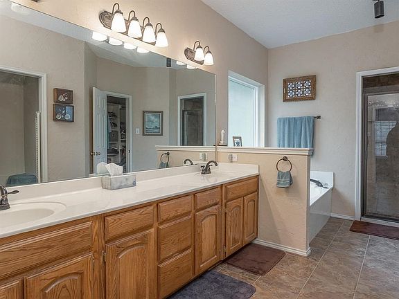 4th image of 8837 Hidden Hill Dr