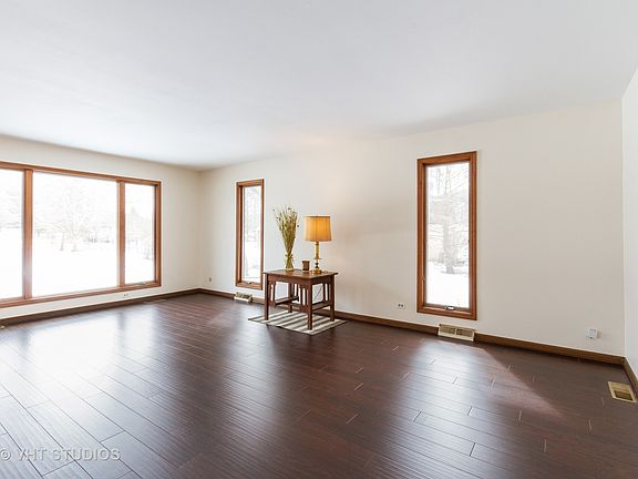 3rd image of 26187 N Meadow Ln