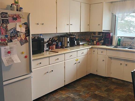 4th image of 542 1st St E