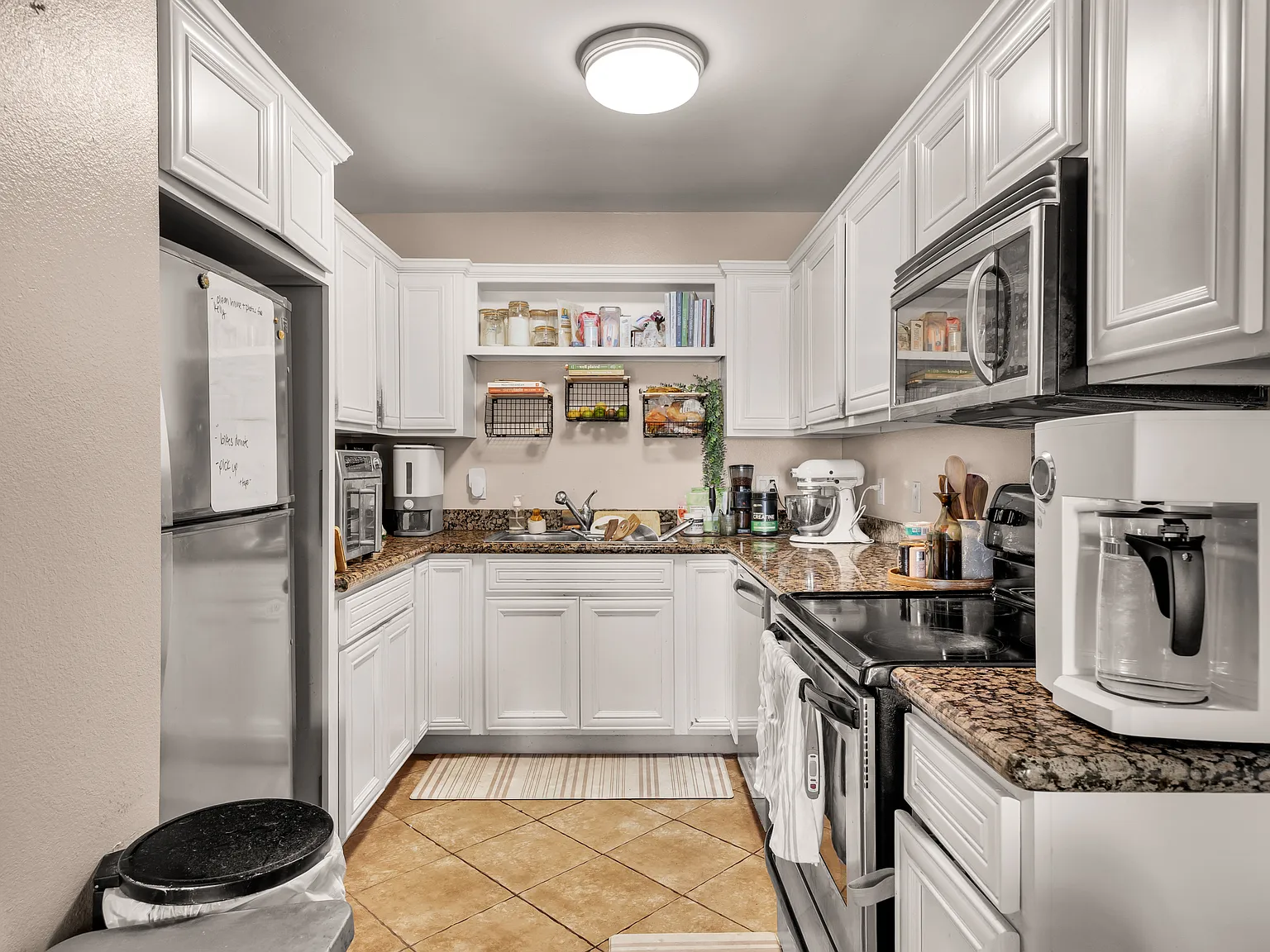 2 bed, 918 sqft, $4,000 — Photo 4
