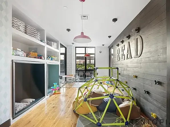 16-80 Madison Street image 15 of 17