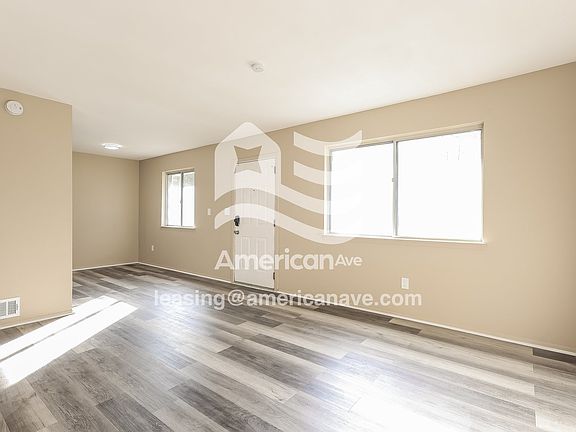 1333953_003_wm_-_living_room_13291511.jpg