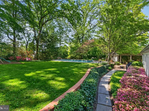 2260 48th St NW, Washington, DC 20007