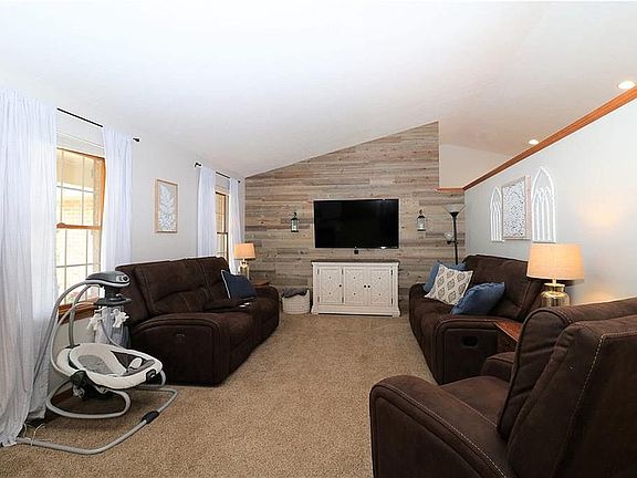3rd image of 1420 Wildwood Dr