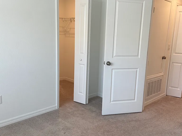 6130 Fairmont Ln — Photo 4