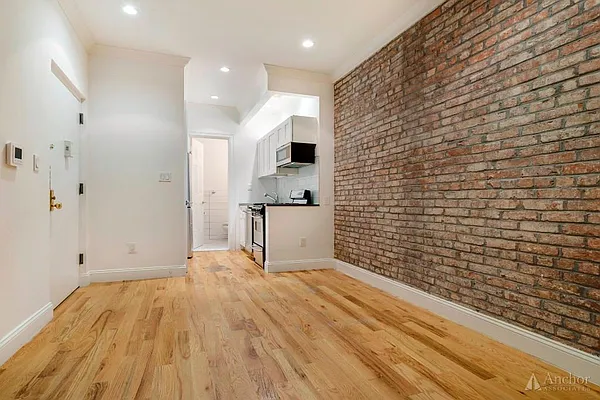 Rented by Anchor Associates | media 32