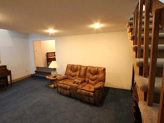 3rd image of 2956 Canyon Dr