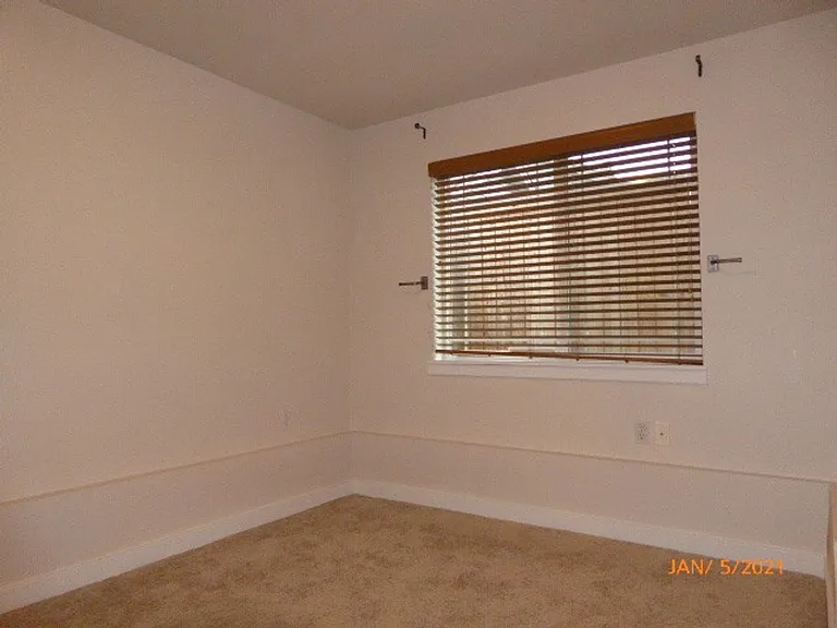 6415 9th Ave NE #D — Photo 5