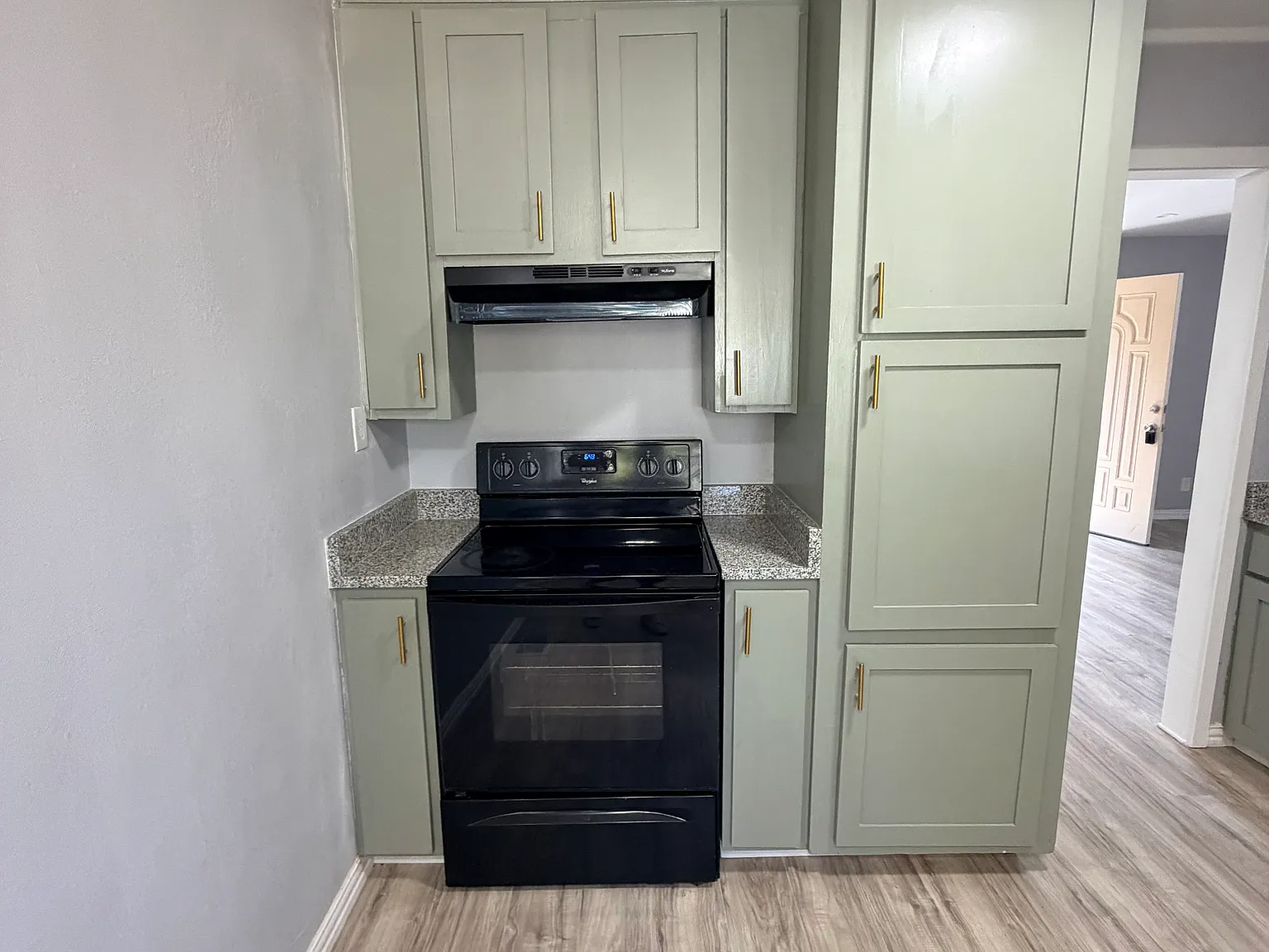 3 bed, 1.5 bath, 1018 sqft, $1,735 — Photo 4