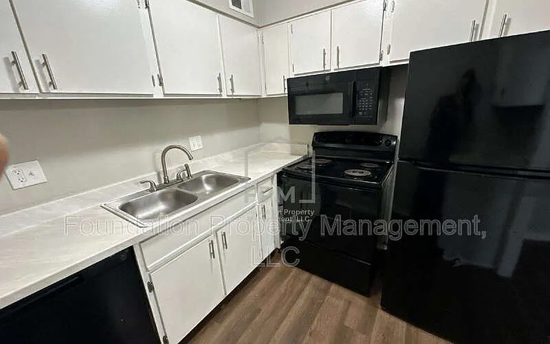 2 bed, 1.0 bath, 850 sqft, $795 — Photo 3