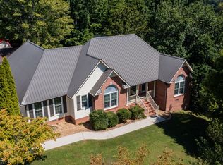 1896 Eastbrook Rd, Estill Springs, TN 37330