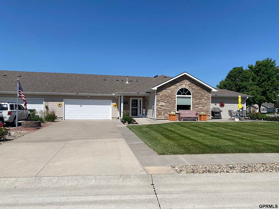 1st image of 8614 N 161st Plz