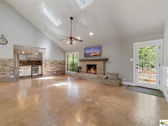 4th image of 19759 Encino Way