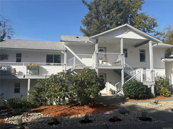 220 Back Rd Unit 204, Courtenay, BC V9N 3W6