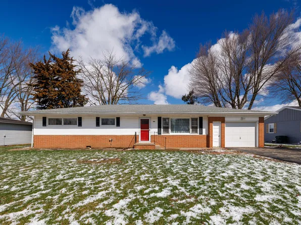 302 E Holley Dr, Kentland, IN 47951