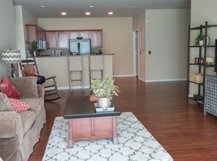 6925 Boulder Pointe Dr, Washington, MI 48094