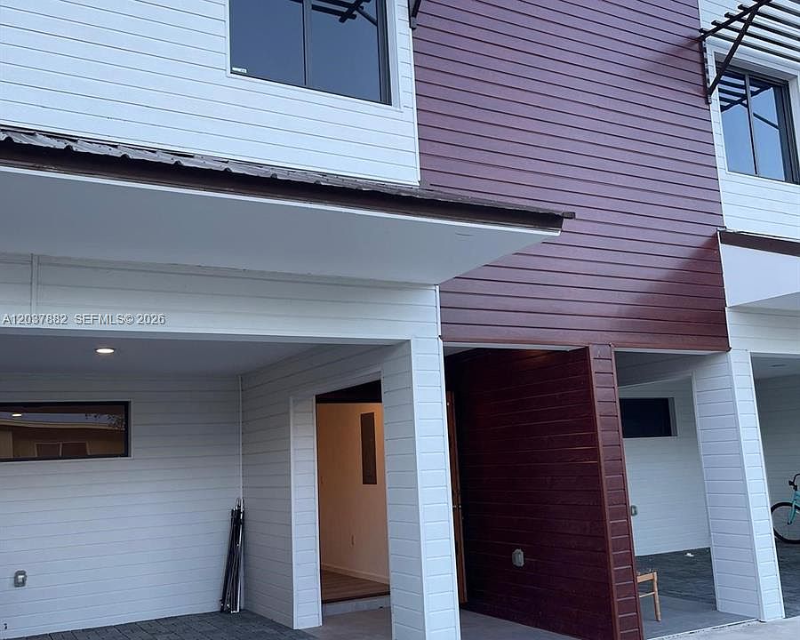 1st image of 916 NW 8th St #4
