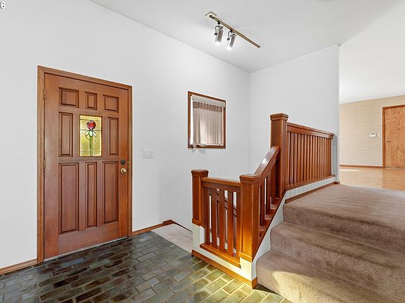 5th image of 5463 SE Aldercrest Rd