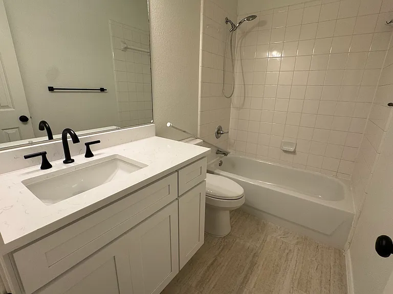 1823 Bur Oak Dr — Photo 16