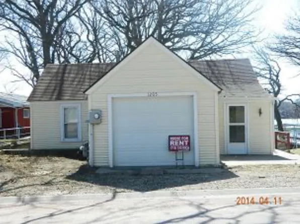 1205 Lake Shore Dr, Okoboji, IA 51355