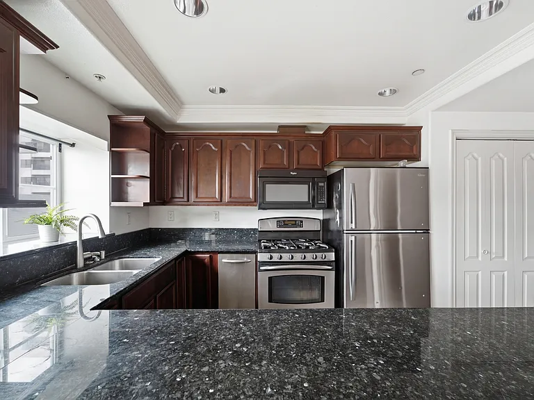 700 S Ardmore Ave #304 — Photo 13