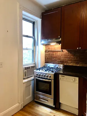 Rented by LJ Sloane Management | media 27