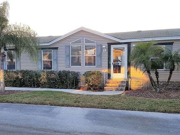 2nd image of 133 Royal Palm St