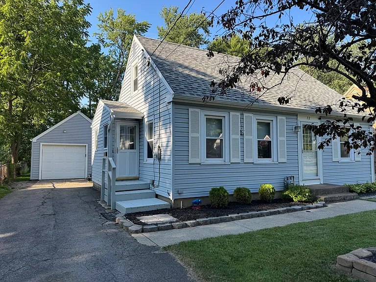 72 Sherwood Ave — Photo 2