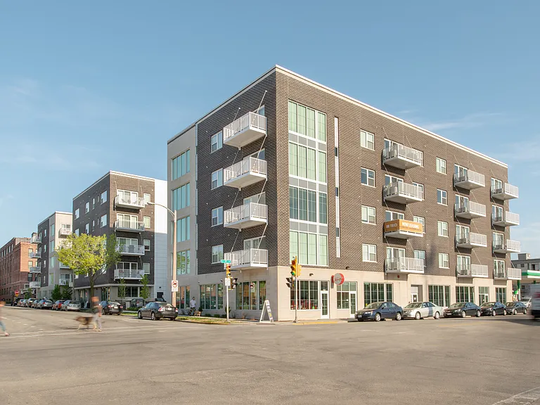 Trio Exterior