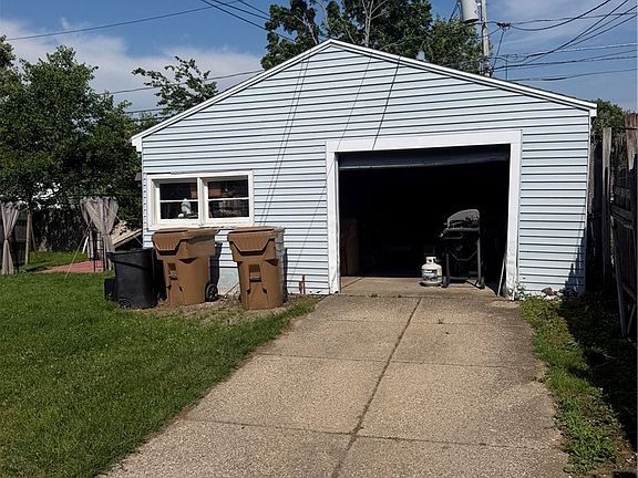 4th image of 31 Ellen Dr