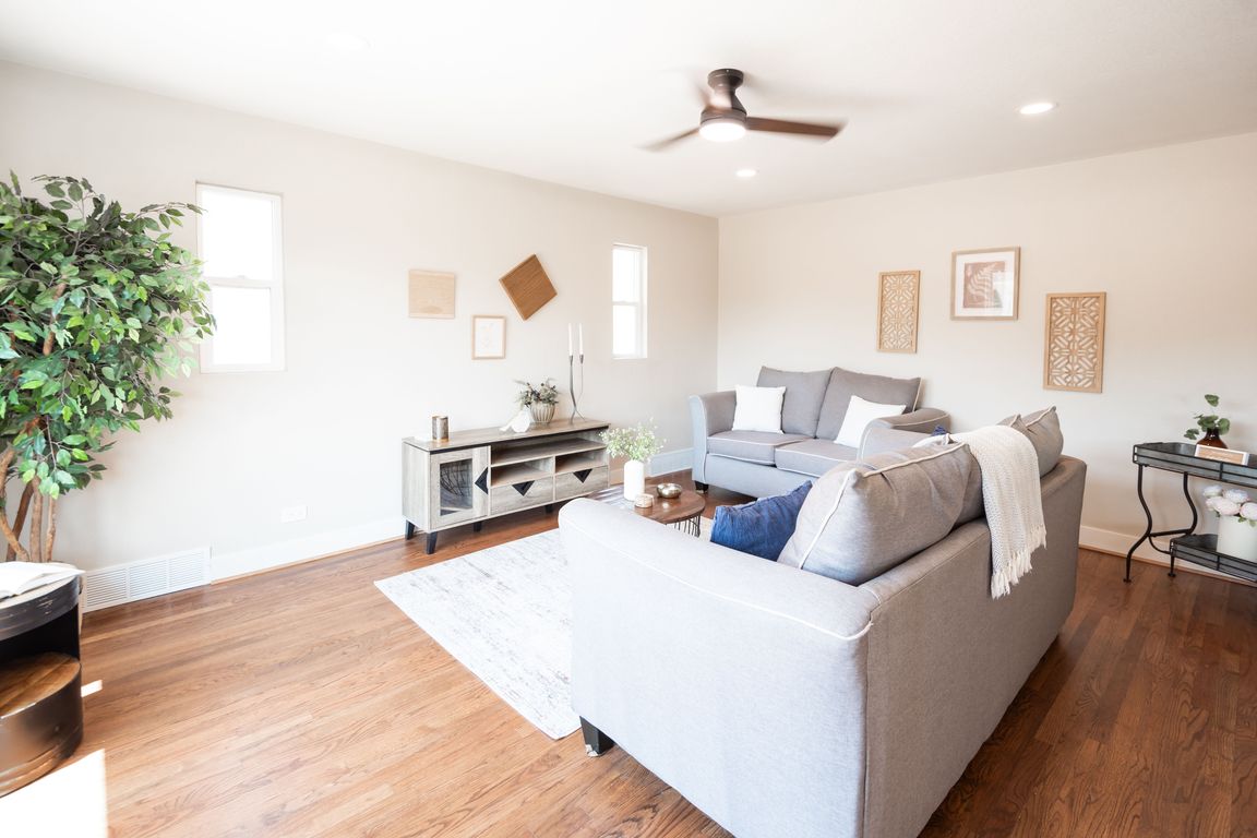 next background image