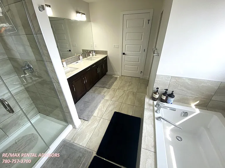 2443 15th Ave NW #UPPER — Photo 26
