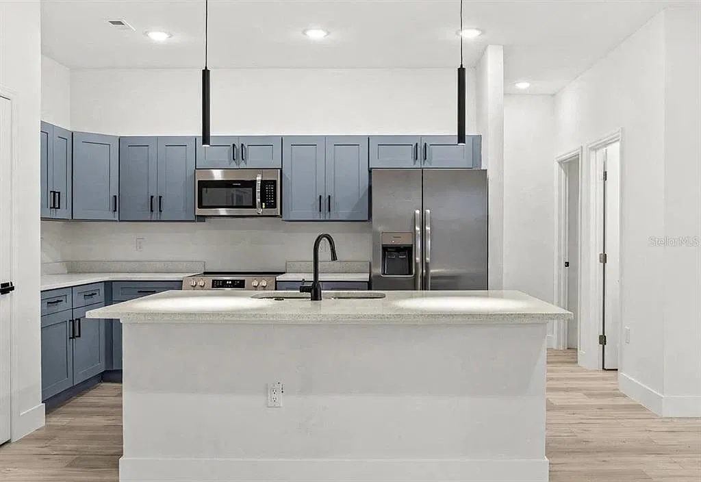 4 bed, 3.0 bath, 1560 sqft, $2,100 — Photo 4