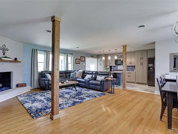 3rd image of 10979 Linderwood Dr