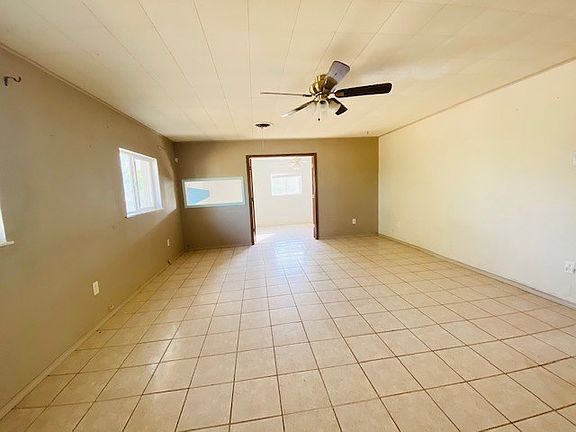 4th image of 921 Evans St