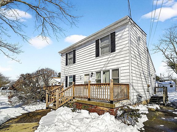 3rd image of 24 Steinhardt Ave