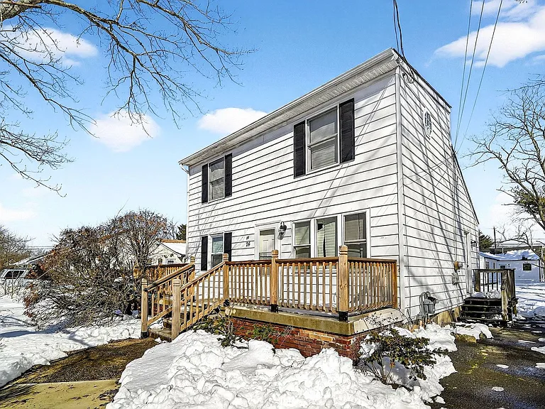 24 Steinhardt Ave — Photo 3