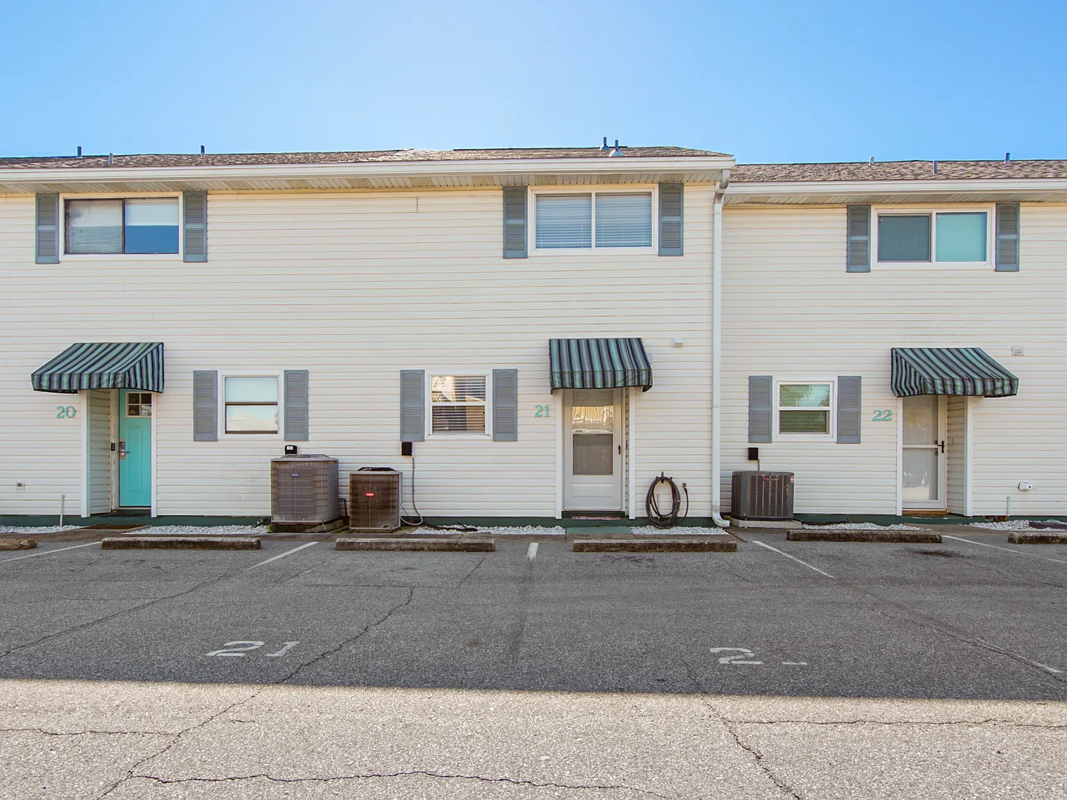 2 bed, 2.5 bath, 1250 sqft, $2,500 — Photo 1