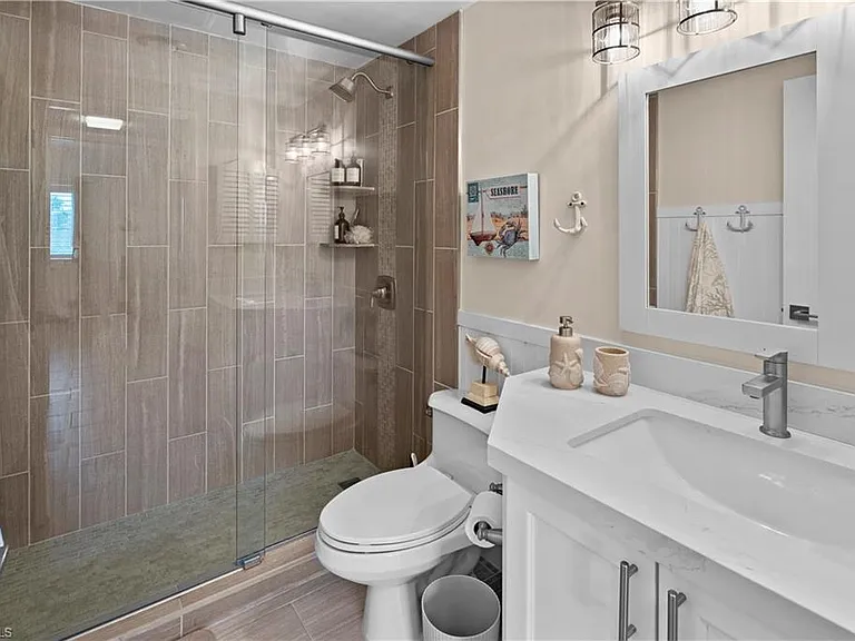 240 Seaview Ct #413 — Photo 10