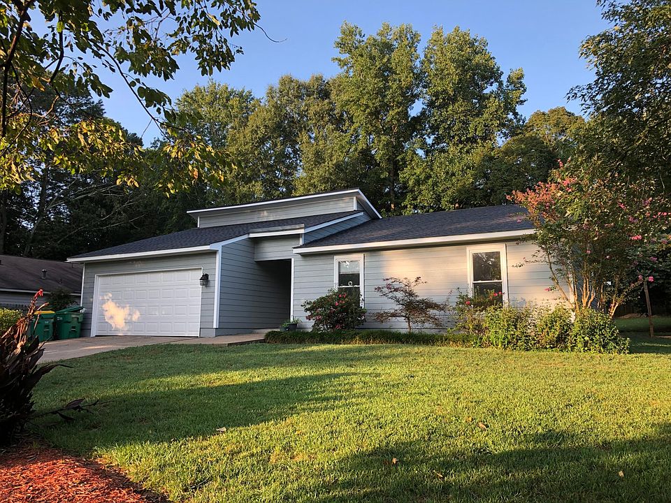 Home is located on a small cul de sac in a well established, friendly residential community.