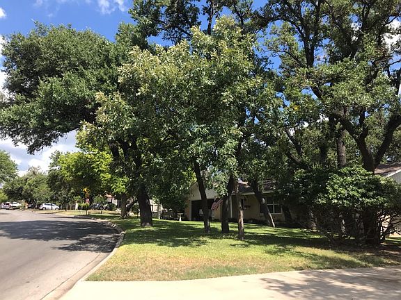 View from end of driveway to next door neighbor (and landlord).