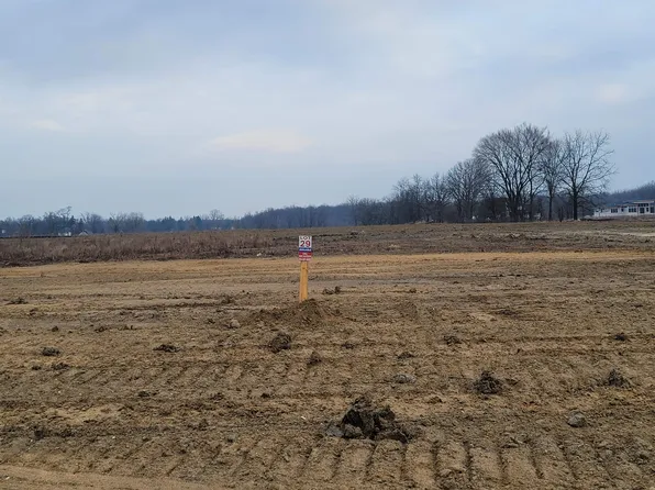 5422 Championship Dr, Linden, MI 48451