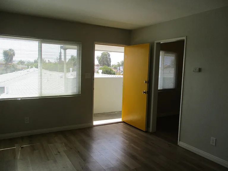 3854 Euclid Ave — Photo 3