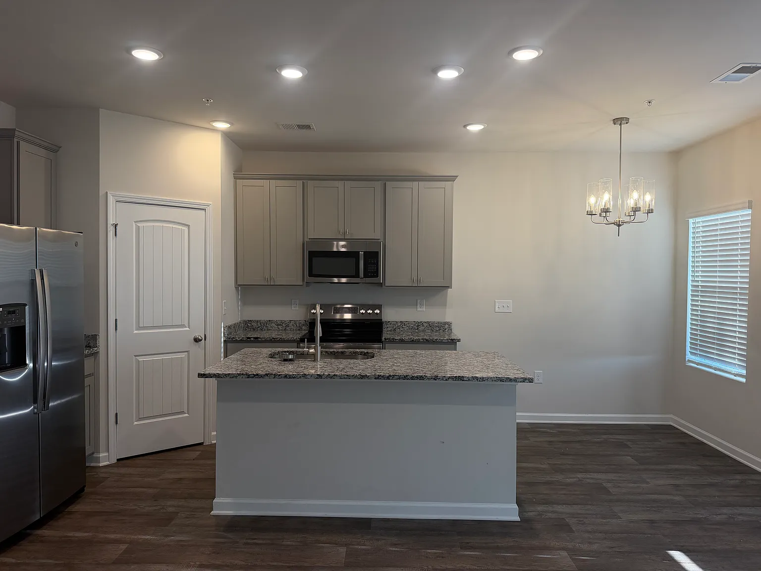 3 bed, 1579 sqft, $2,500 — Photo 1